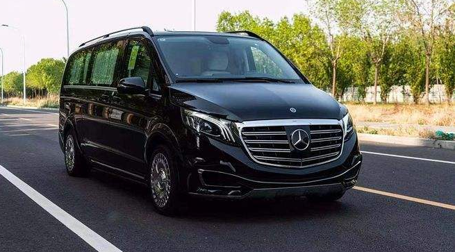 奔馳唯雅諾包車旅游